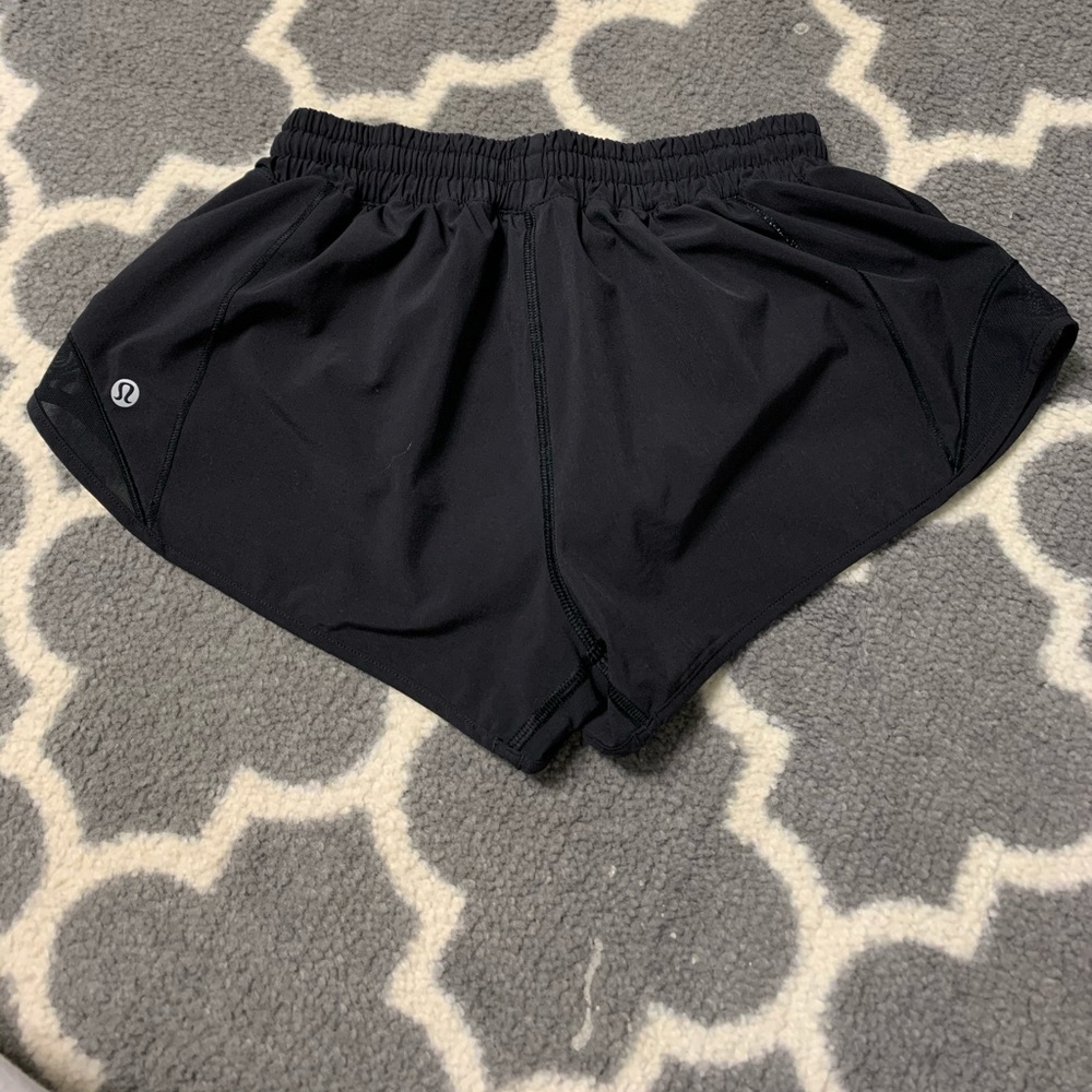 Lululemon Black Hotty Hot Short II 2.5” SIZE 4 Reg